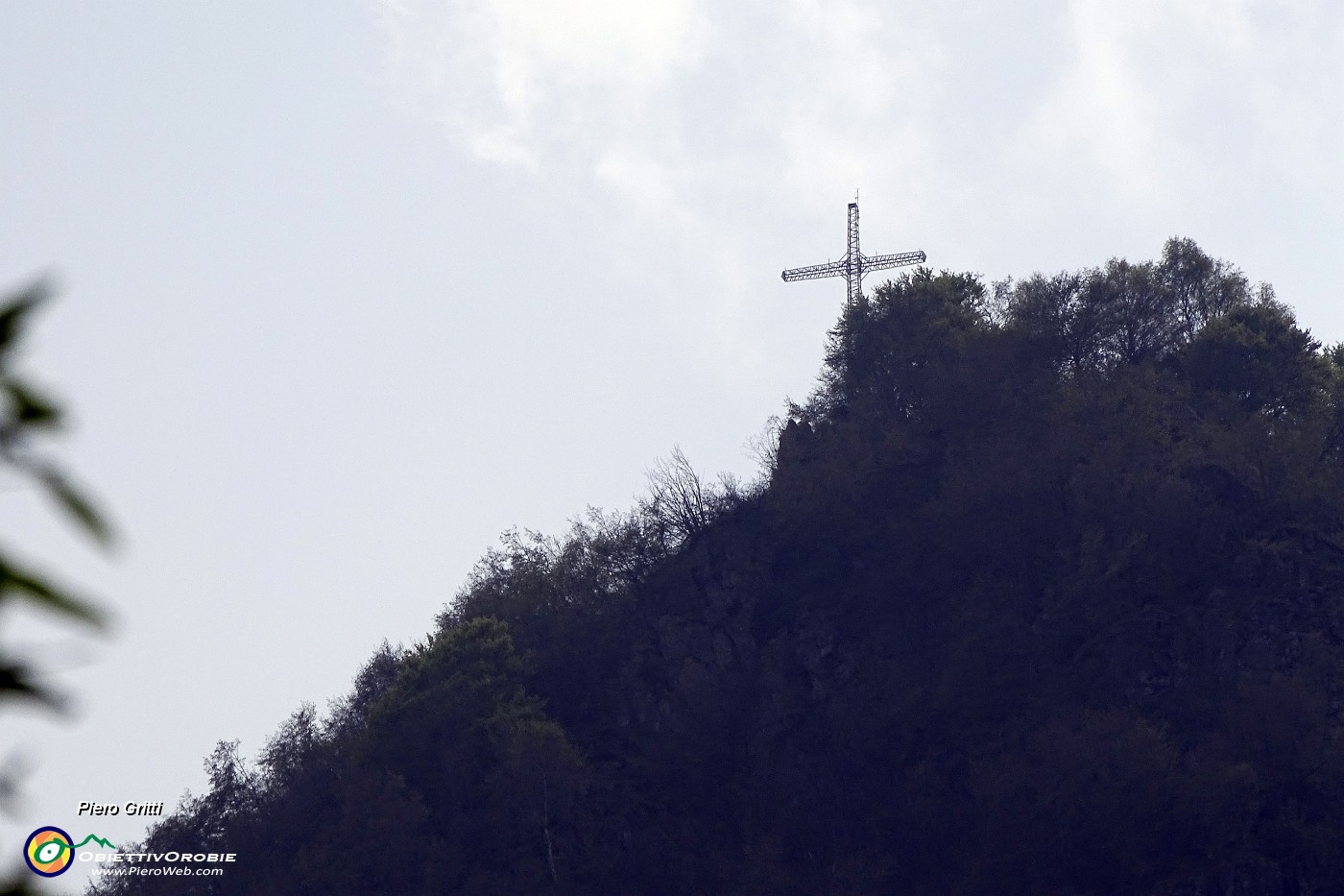30 Zoom sulla cima dello Zucco.JPG -                                
